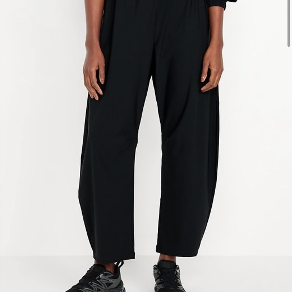 Old navy sleek tech barrel pants